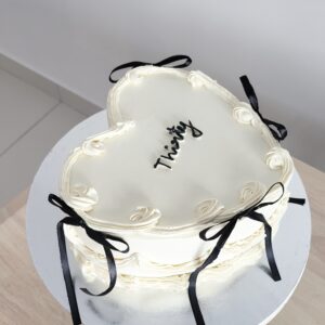 Vintage Heart Shaped Cake - 8"