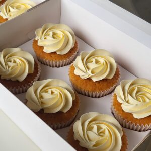 Classic Butter Vanilla Cupcakes w Buttercream Frosting - 12 Piece Set